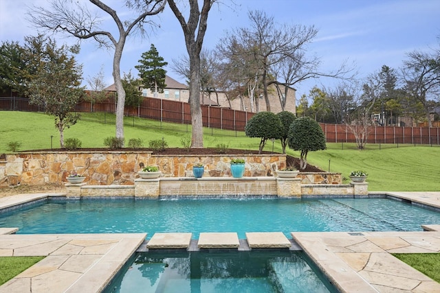 view of swimming pool featuring a yard