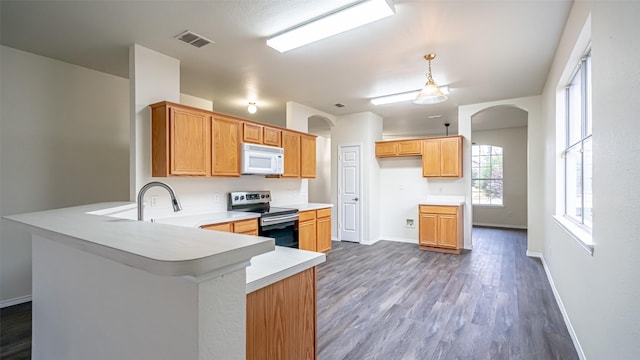 kitchen with dark hardwood / wood-style flooring, kitchen peninsula, sink, and stainless steel electric range