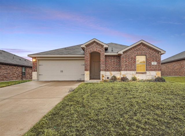 view of front of property featuring a garage and a yard