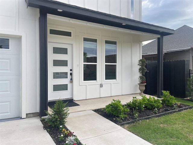 114 W Ohio Ave, Dallas, TX 75224 - property entrance with board and batten siding and fence