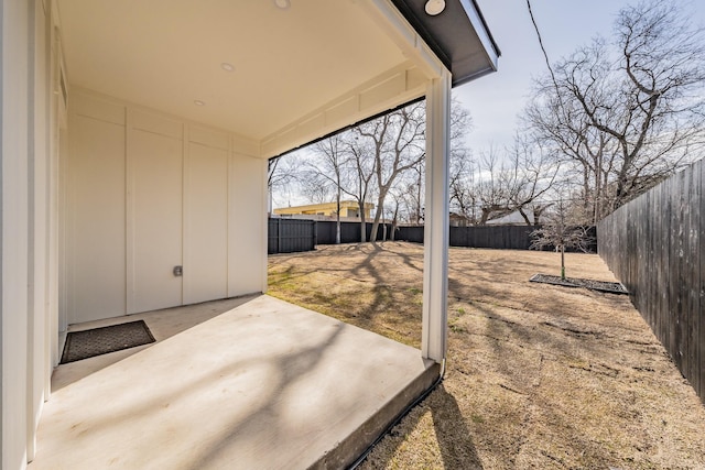 view of yard featuring a patio area