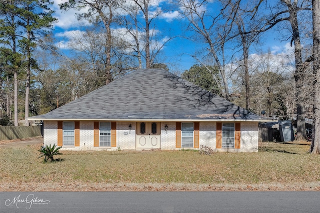 view of front of property with a front lawn