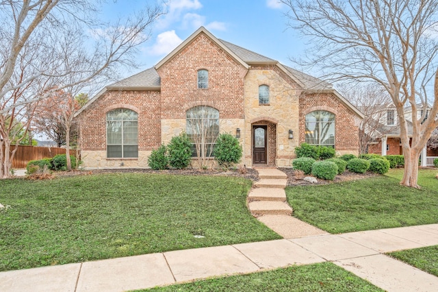 view of front of property with a front yard