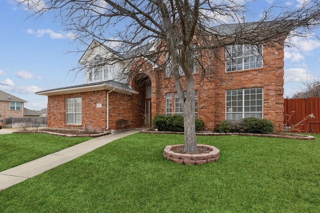 view of front of home featuring a front lawn