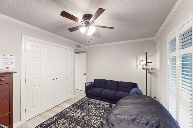 6808 Westglen Dr, Fort Worth, TX 76133 - living room with crown molding, ceiling fan, light hardwood / wood-style flooring, and a textured ceiling