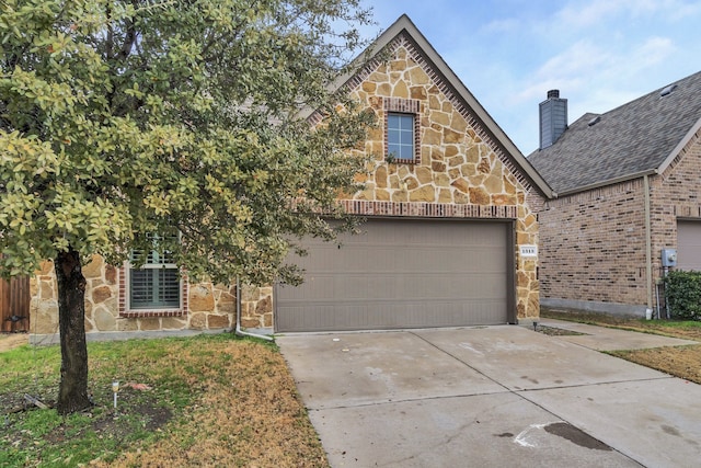 view of front facade with a garage