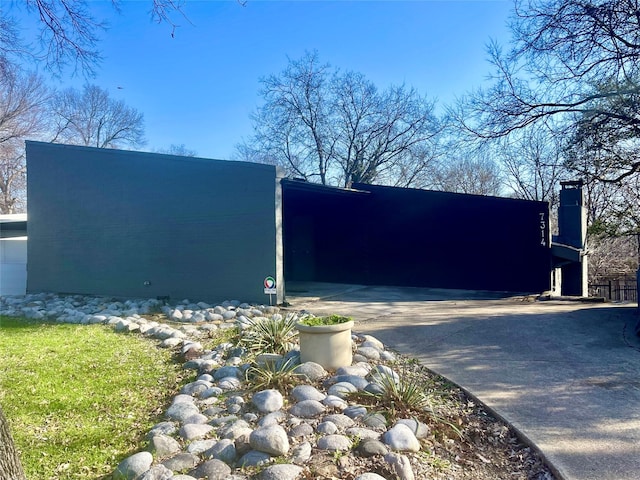 exterior space featuring a carport and driveway