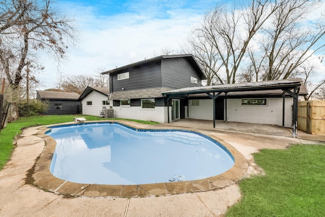 view of swimming pool featuring a yard, a diving board, and a patio area