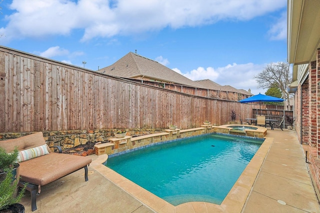 view of swimming pool with an in ground hot tub and a patio area