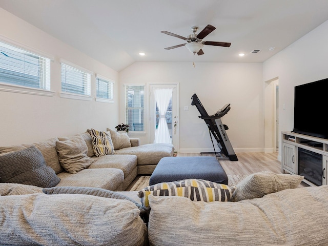 living area featuring light wood finished floors, baseboards, visible vents, ceiling fan, and recessed lighting