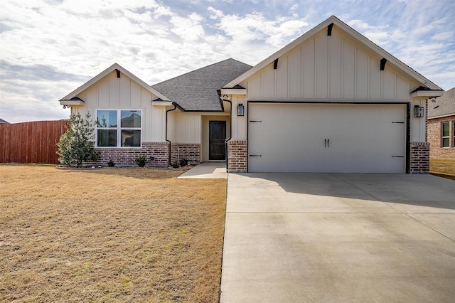 view of front facade featuring a garage and a front lawn