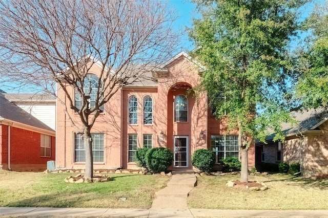 view of front facade featuring a front lawn