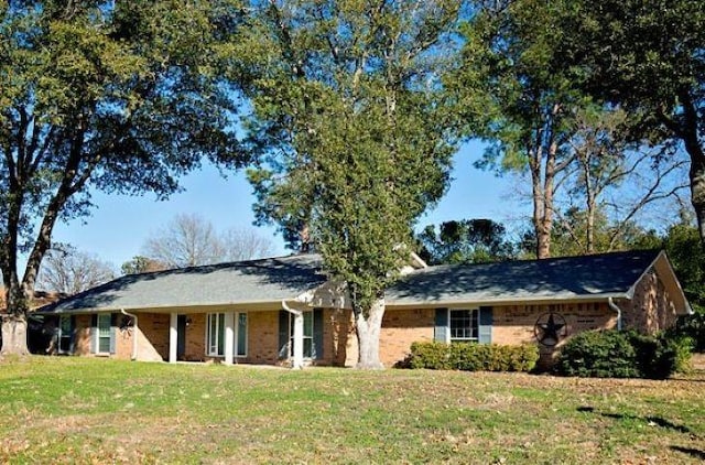 ranch-style house with a front lawn