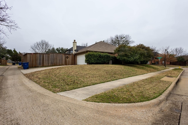 view of front of property featuring a garage and a front yard