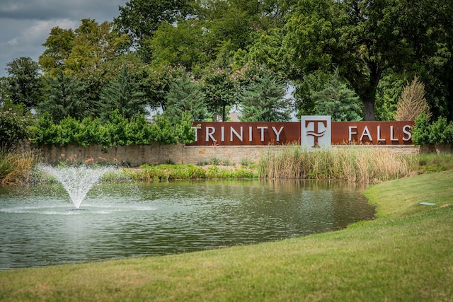 community / neighborhood sign featuring a water view