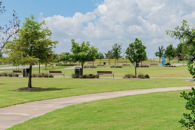 view of property's community featuring a yard