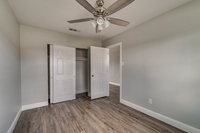 unfurnished bedroom featuring ceiling fan, a closet, and light hardwood / wood-style flooring