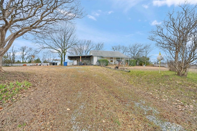 ranch-style house featuring a front lawn