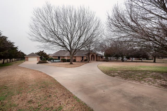 view of front facade featuring a garage