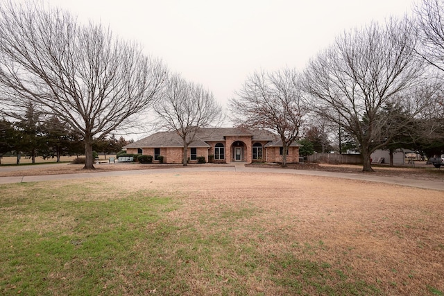 view of front of house with a front yard