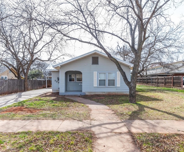 bungalow-style house featuring a front lawn