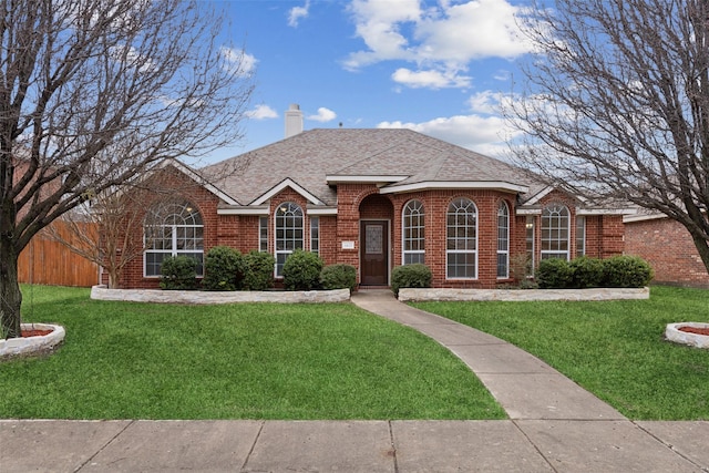 view of front facade featuring a front yard