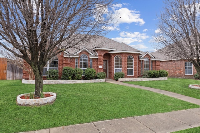 ranch-style house featuring a front yard