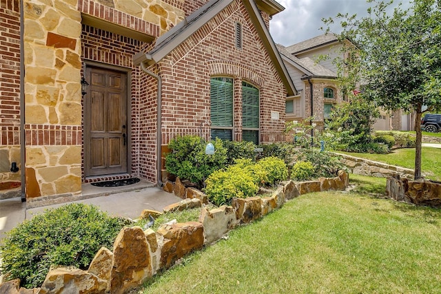 entrance to property with a yard