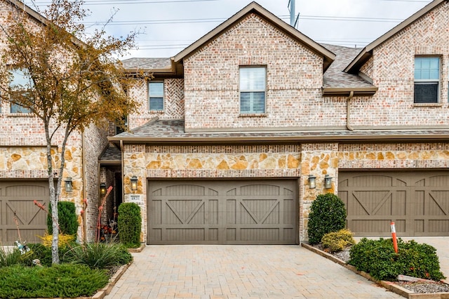 view of front facade featuring a garage