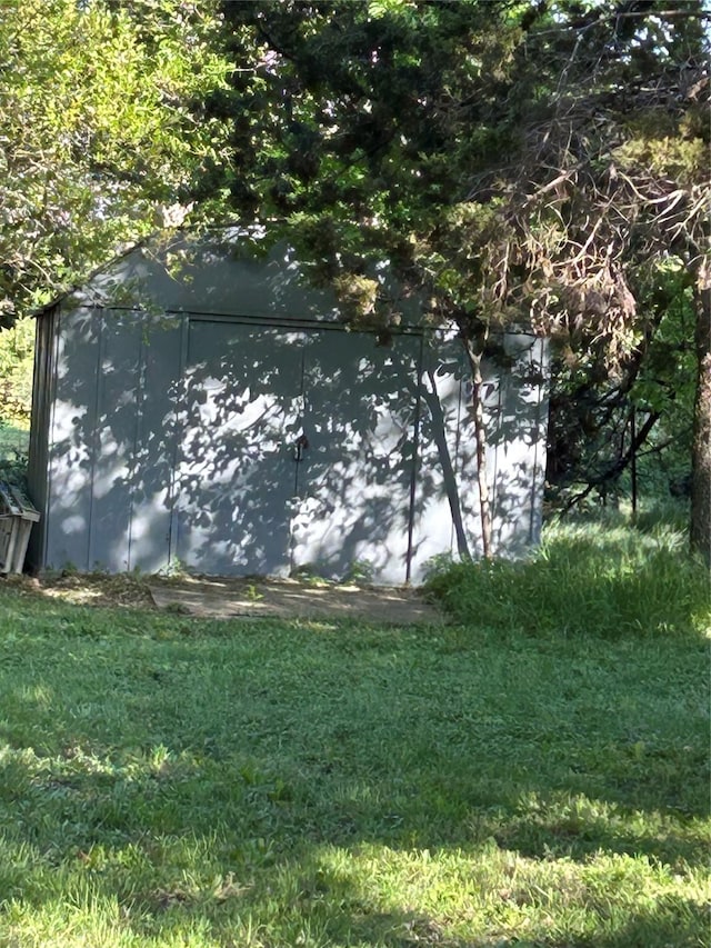 153 County Road 1605, Clifton, TX 76634 - view of yard featuring an outdoor structure and a storage unit