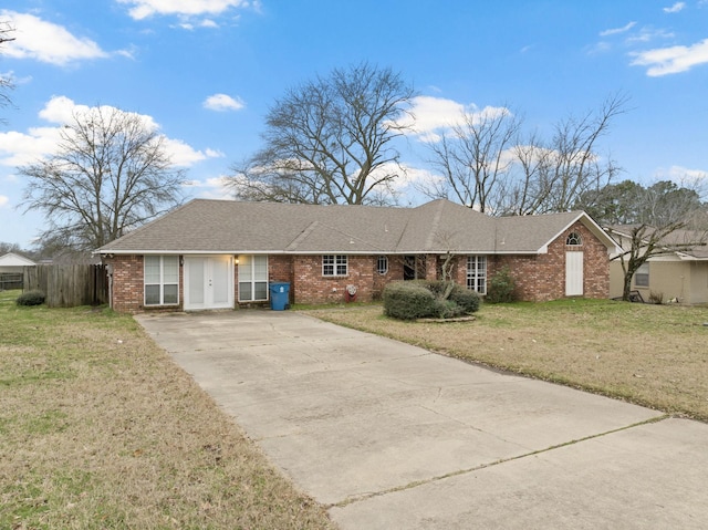 single story home featuring a front lawn