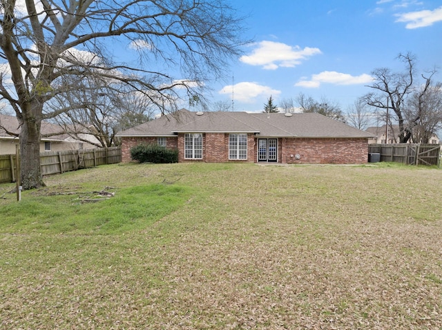 view of front of property with a front lawn