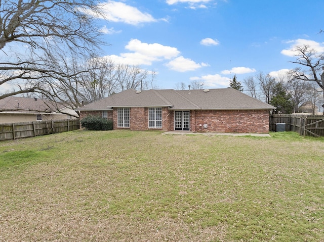 back of house featuring a yard