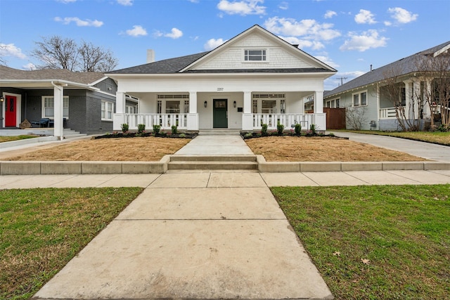 view of front of house featuring a porch and a front lawn