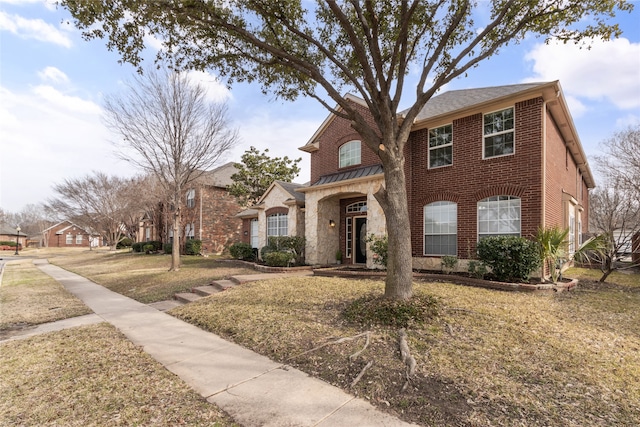 view of front of home featuring a front yard