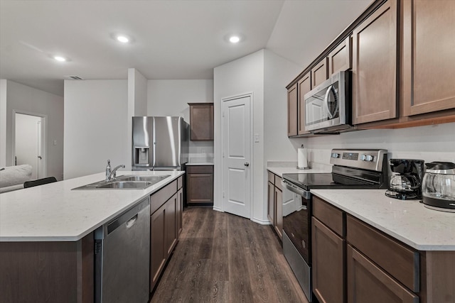 kitchen featuring sink, dark hardwood / wood-style flooring, a kitchen island with sink, dark brown cabinetry, and stainless steel appliances