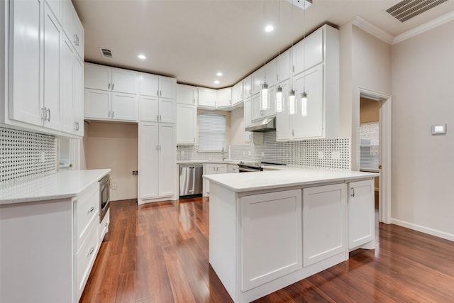 kitchen featuring appliances with stainless steel finishes, dark hardwood / wood-style floors, kitchen peninsula, and white cabinets