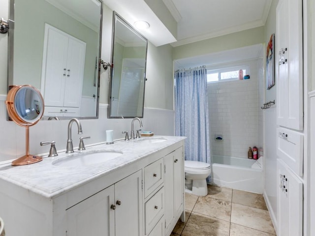 7010 San Mateo Blvd, Dallas, TX 75223 - bathroom with crown molding, toilet, shower / bath combo, double vanity, and wainscoting