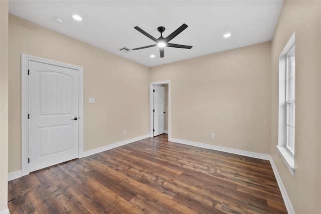 spare room with dark wood-type flooring and ceiling fan