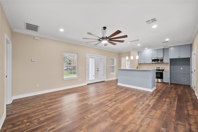 kitchen featuring crown molding, appliances with stainless steel finishes, a kitchen island, and gray cabinetry