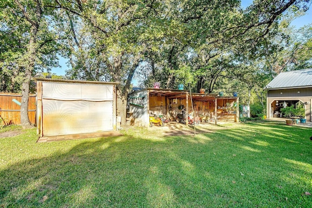 view of yard with an outdoor structure