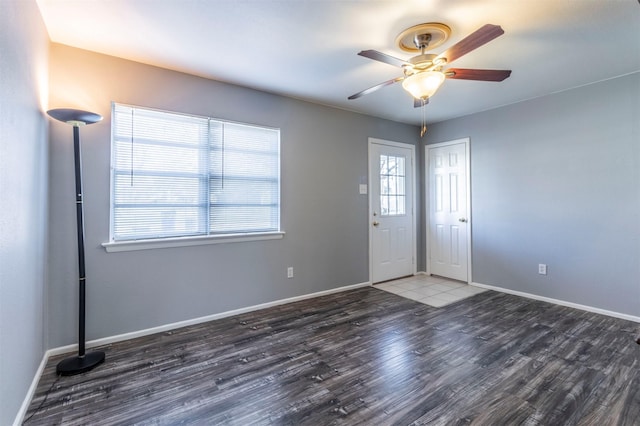 entrance foyer with dark wood-type flooring and ceiling fan