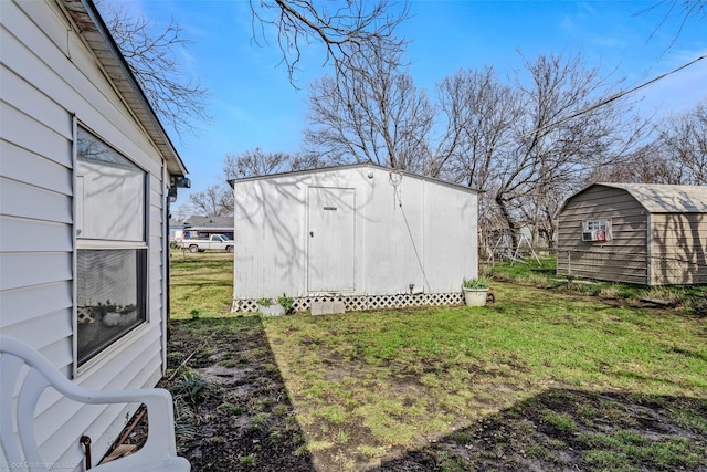 view of yard featuring a storage shed