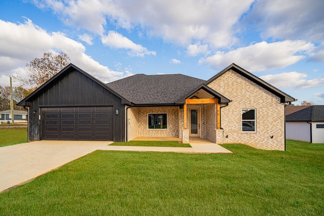 view of front of house featuring a garage and a front yard