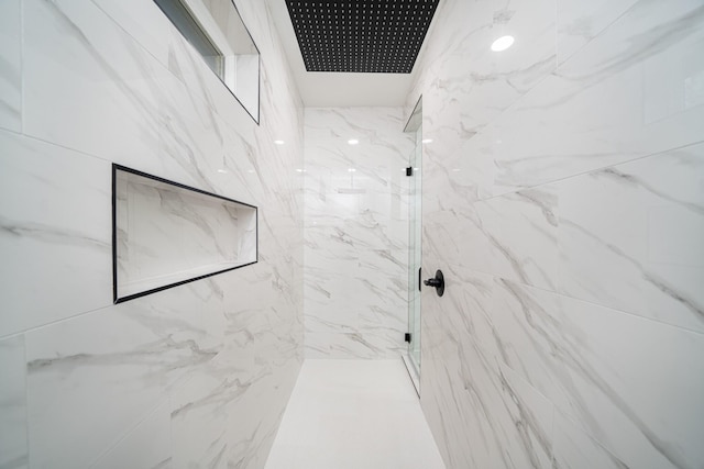 bathroom featuring tiled shower