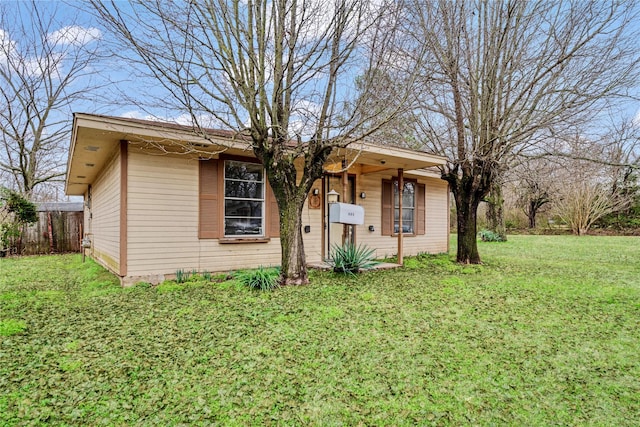 view of front of house featuring a front yard