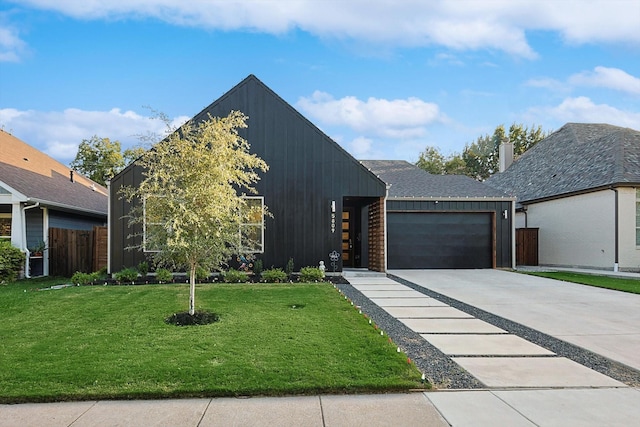 view of front facade featuring a garage and a front yard