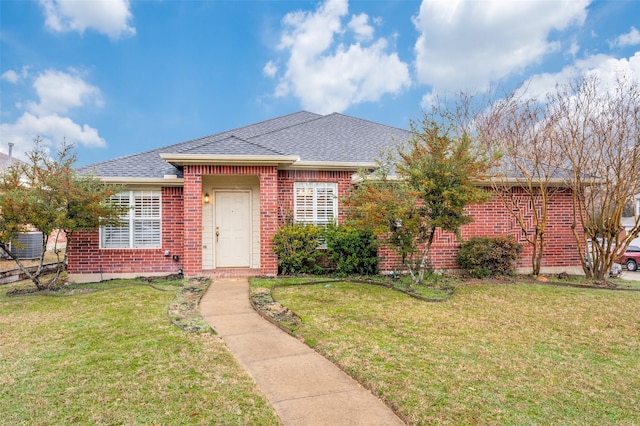 view of front of house featuring a front yard