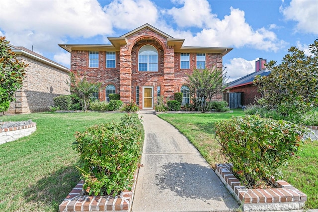 view of front of house featuring a front lawn