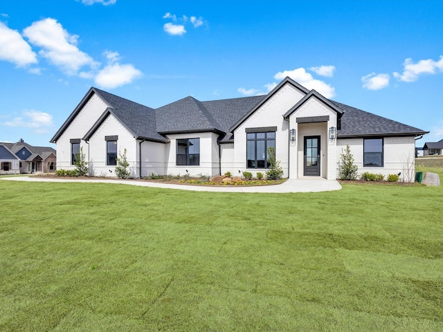 view of front facade with a front yard